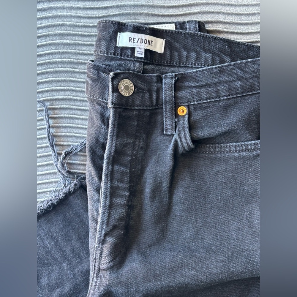 Re/Done 90'S High Rise Ankle Crop In Jet Black With Rips - Picture 5 of 8